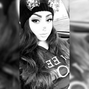 Meet your Posher, Jessica will be selling soon✨